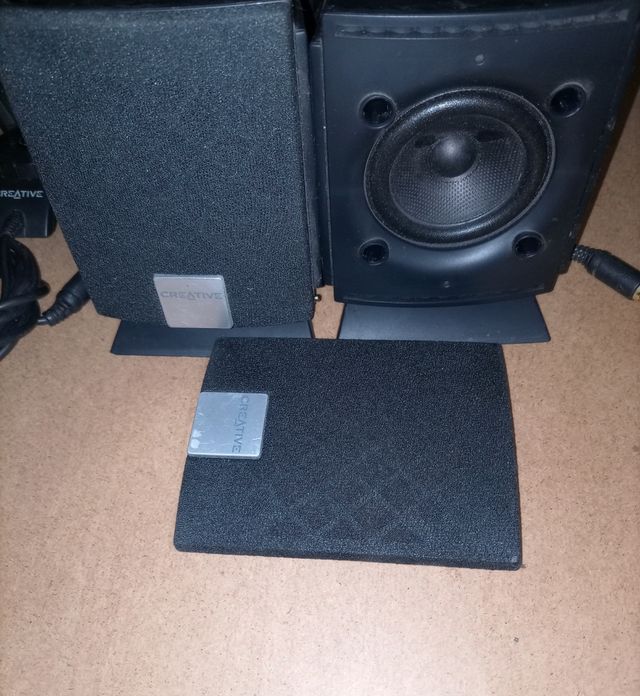 Juego de altavoces pc Creative