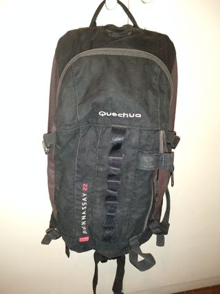 Mochila quechua 20 litros de segunda mano por 5 EUR en Barcelona en WALLAPOP