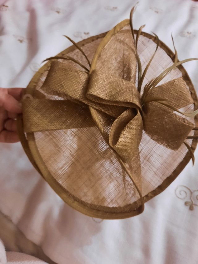 tocado color champagne sin estrenar