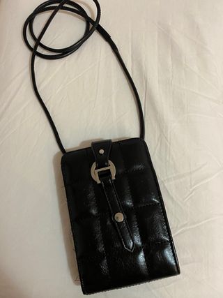 Bolso\\/porta móvil\\/tarjetero. Negro, Zara de segunda mano por 15 EUR en  Donostia-San Sebastián en WALLAPOP