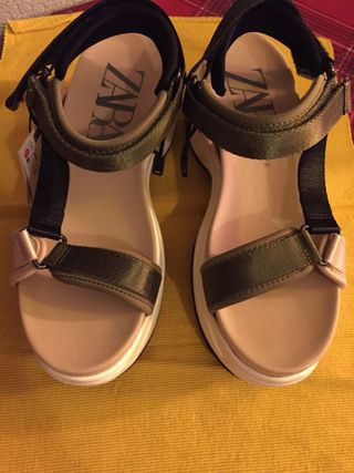 Sandalias deportivas Zara de segunda mano por 10 EUR en Málaga en WALLAPOP