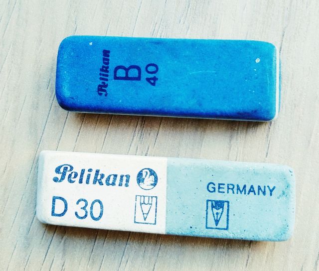 2 gomas Pelikan