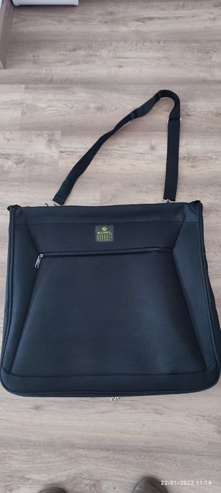 MALETA PORTATRAJES GABOL de segunda mano por 25 EUR en Polinya en WALLAPOP