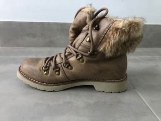 BOTAS 38. de segunda mano por 10 EUR en Los Molares en WALLAPOP