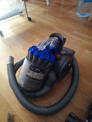 Aspiradora Dyson DC 22 Animalpro de segunda mano por 200 EUR en Barcelona  en WALLAPOP