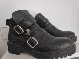 BOTINES NEGROS ZARA MUJER TALLA 39 de segunda mano por 5 EUR en Valencia en  WALLAPOP