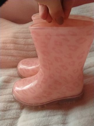 Botas de agua con luces niña,Hipercor el corte ing de segunda mano por 4  EUR en Elche en WALLAPOP