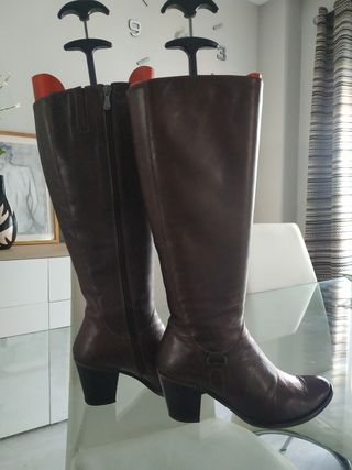 Botas piel ancho especial de segunda mano por 25 EUR en Badajoz en WALLAPOP