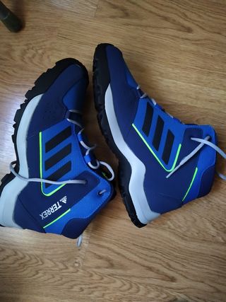 Botines terrex niño Adidas talla 36 2\\/3 de segunda mano por 20 EUR en  Zaragoza en WALLAPOP