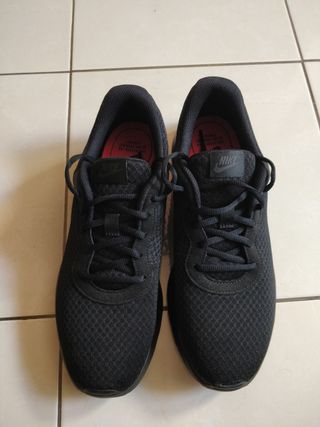 Calzado Nike para vestir talla 43 9.5 US\\/ 8.5 UK\\/ de segunda mano por 50  EUR en Santa Cruz de Tenerife en WALLAPOP