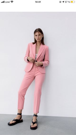 Traje zara en color rosa ! Blazer y pantalón de segunda mano por 50 EUR en  Palma de Mallorca en WALLAPOP
