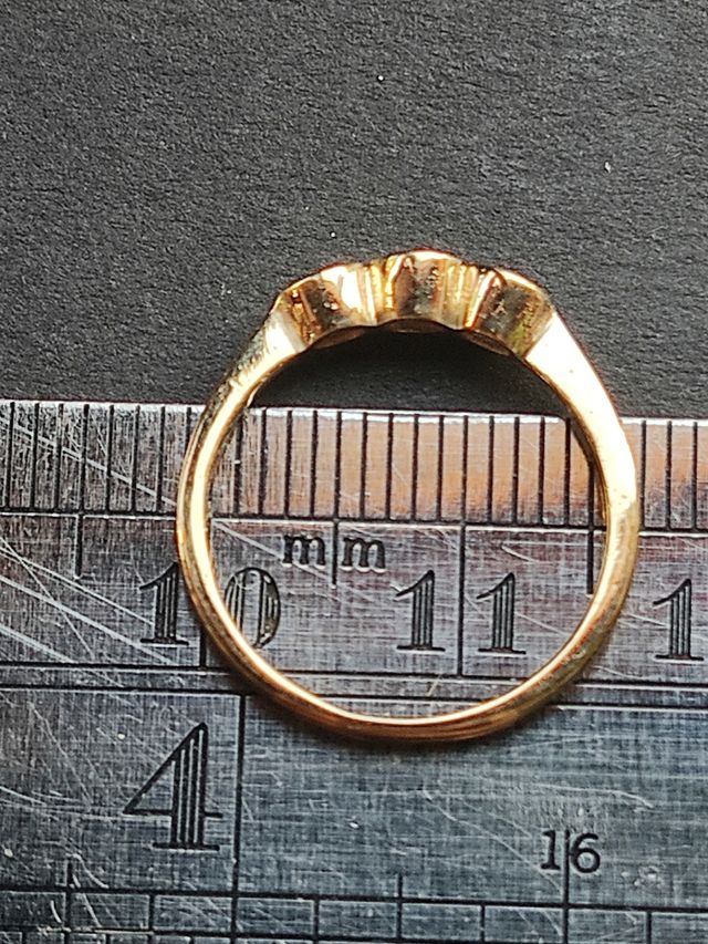 Sortija nueva de oro de 18 kilates