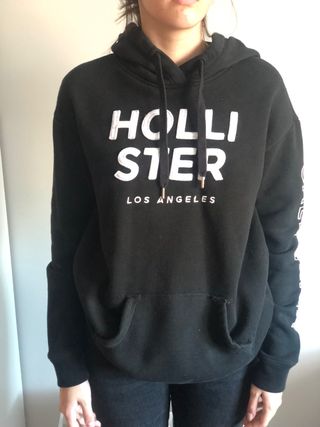 Sudadera negra hollister de segunda mano por 15 EUR en Villanueva del  Pardillo en WALLAPOP