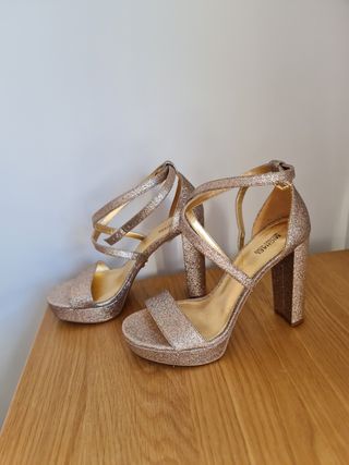 Sandalias tacón Michael Kors talla 38 de segunda mano por 100 EUR en Madrid  en WALLAPOP