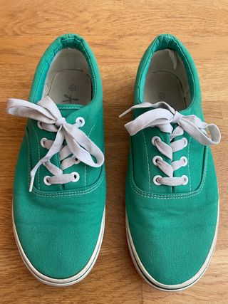 Zapatillas verdes tipo vans de segunda mano por 3,5 EUR en Zaragoza en  WALLAPOP
