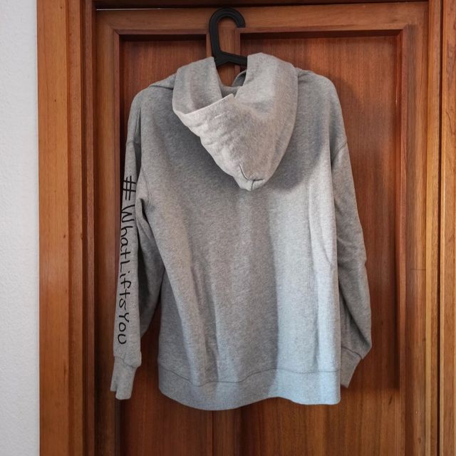 Sudadera gris capucha Uniqlo