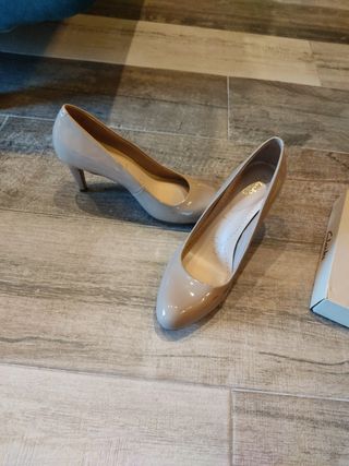 Zapatos de fiesta Clarks de segunda mano por 20 EUR en Móstoles en WALLAPOP