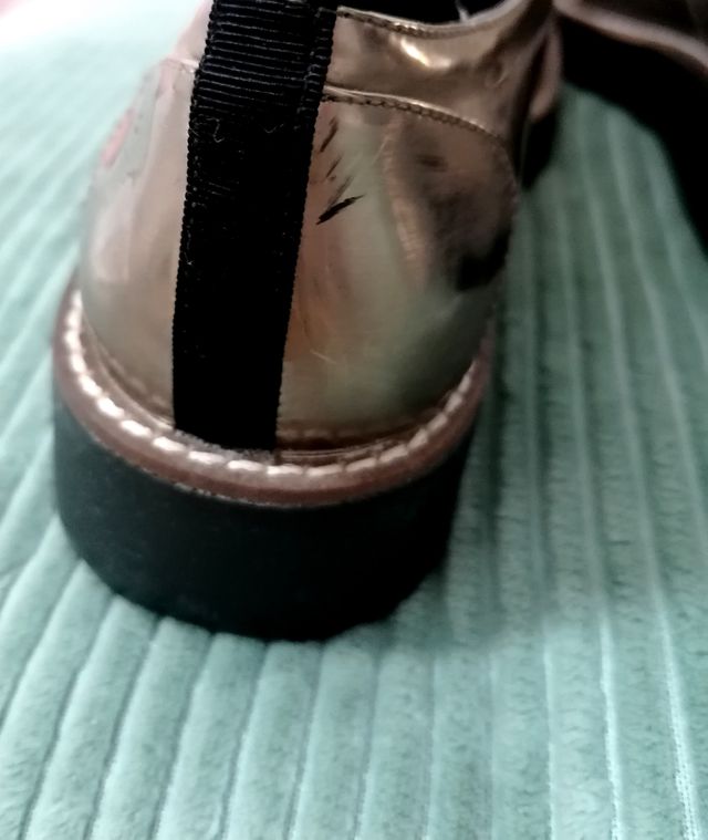 Zapatos dorados Stradivarius