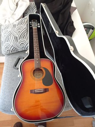 Se vende guitarra Corina con funda de segunda mano por 100 EUR en Aranda de  Duero en WALLAPOP