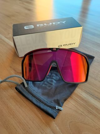Gafas Rudy project spinshield black matte red de segunda mano por 75 EUR en  Encinar de Los Reyes en WALLAPOP