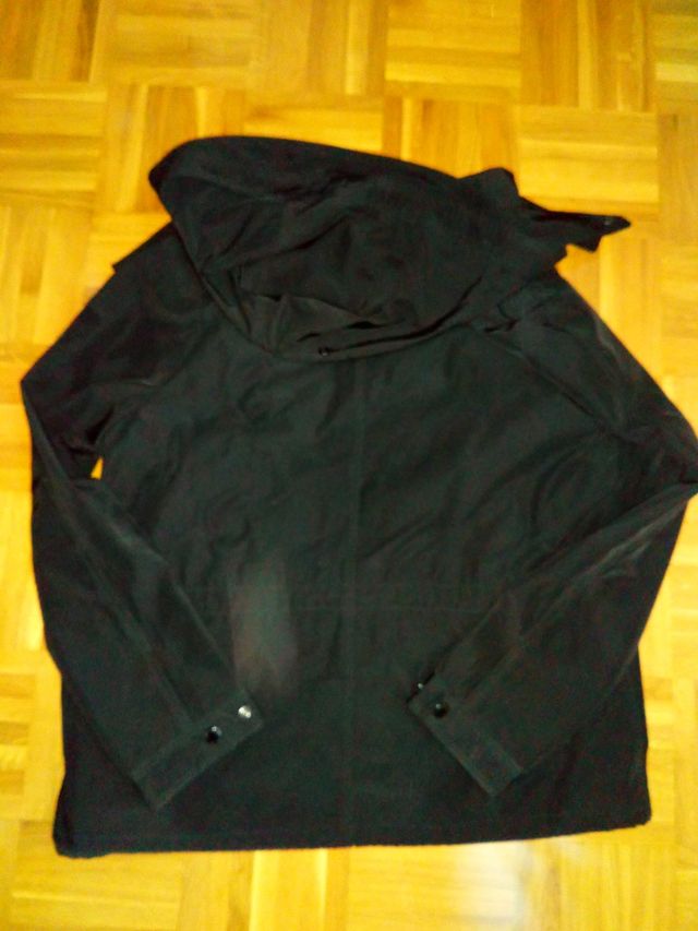 Chaqueta tipo chubasquero Massimo Dutti
