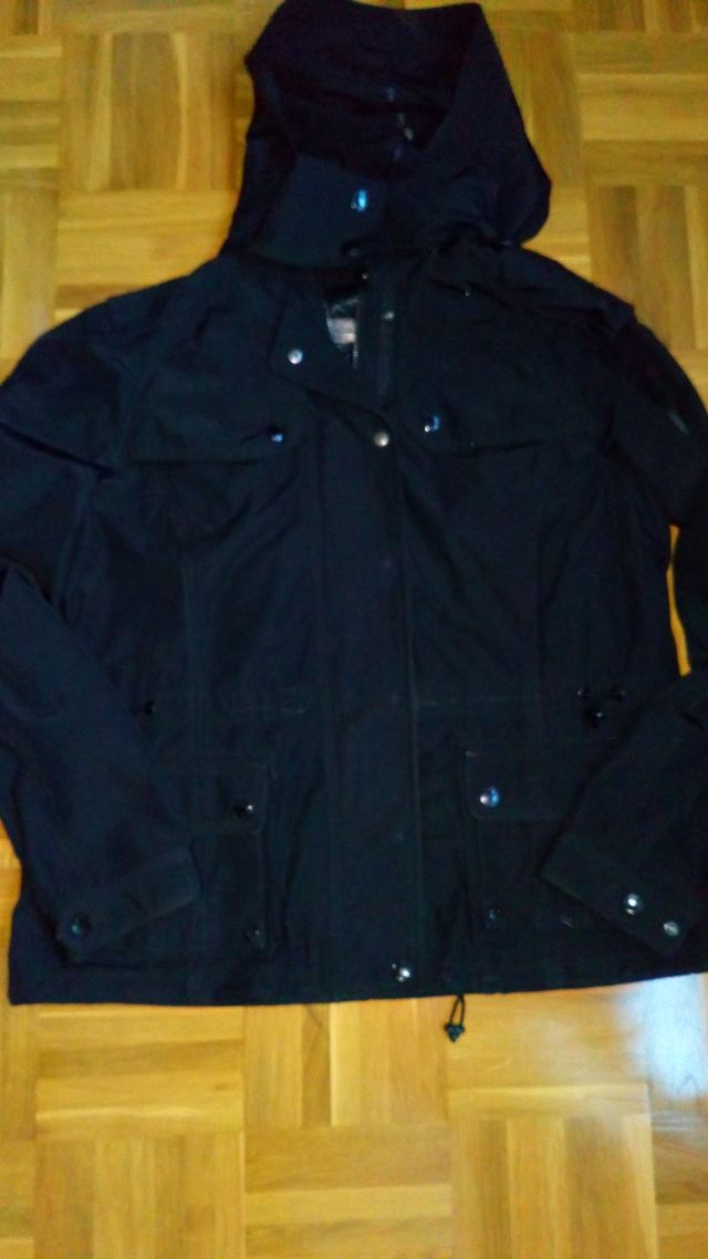 Chaqueta tipo chubasquero Massimo Dutti