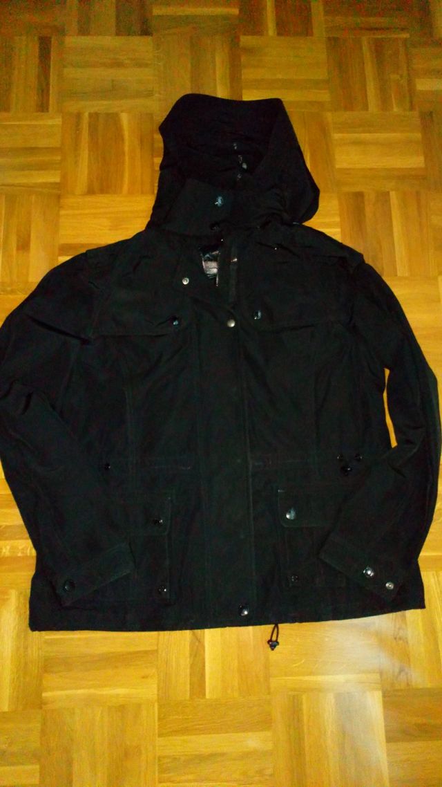 Chaqueta tipo chubasquero Massimo Dutti