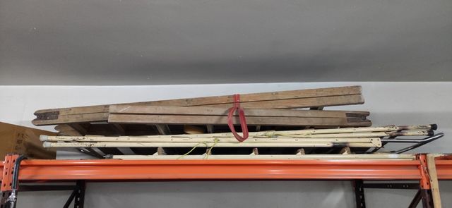 Escaleras de metal y madera