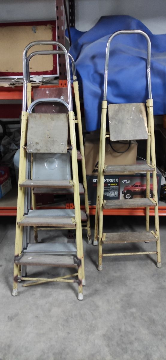 Escaleras de metal y madera