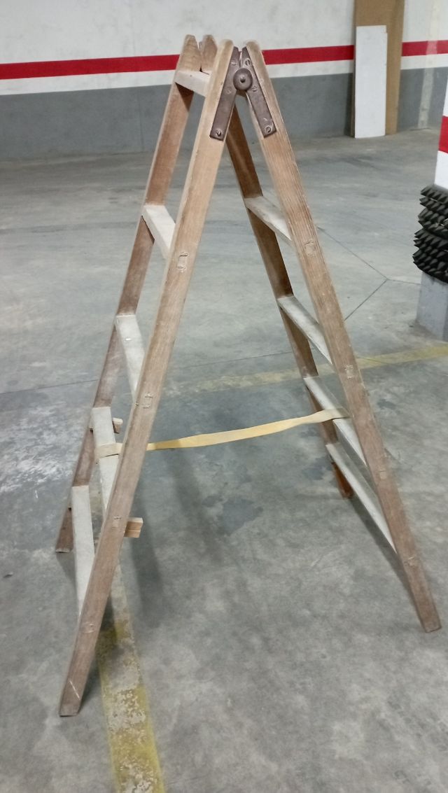 Escaleras de metal y madera