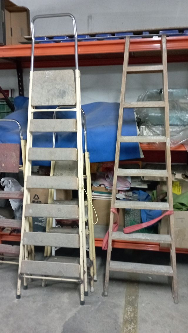 Escaleras de metal y madera