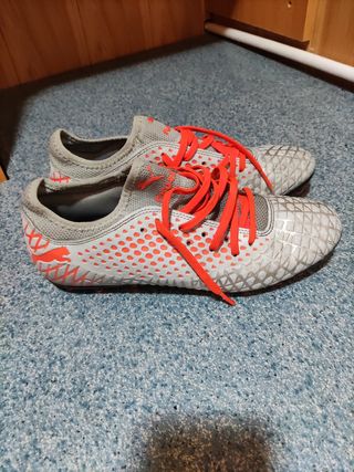 Botas futbol puma hombre de segunda mano por 20 EUR en Laguna de Duero en  WALLAPOP