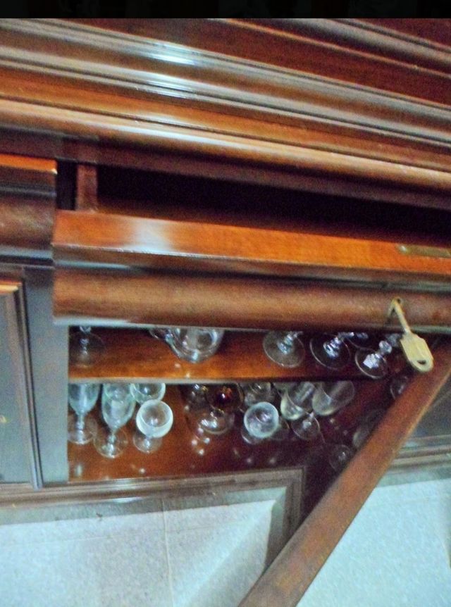 transporte 50) vitrina/ alacena /aparador antiguo