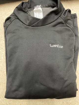 Camiseta térmica negra Decathlon de segunda mano por 15 EUR en Bonanza en  WALLAPOP