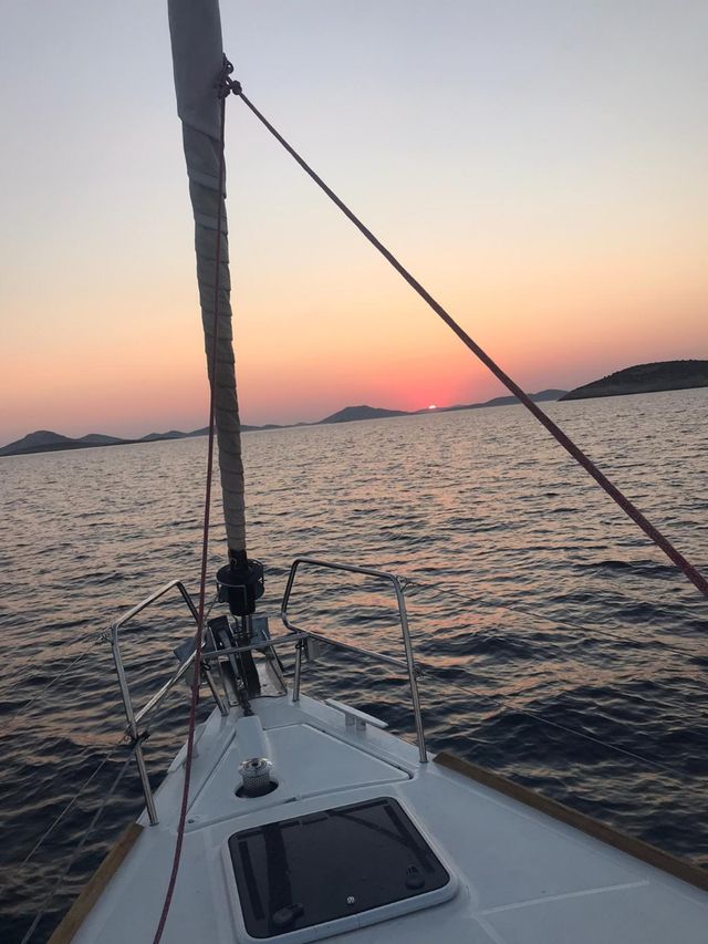 Alquiler velero con patrón. Todo tipo de salidas