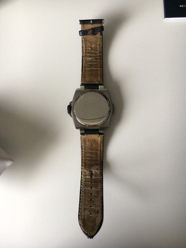 Reloj Tommy Hilfiger en negro y amarillo