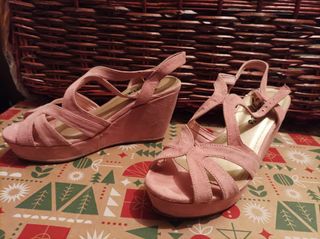 Sandalias de cuña N. 38 Rosa palo de segunda mano por 5 EUR en Tavernes  Blanques en WALLAPOP