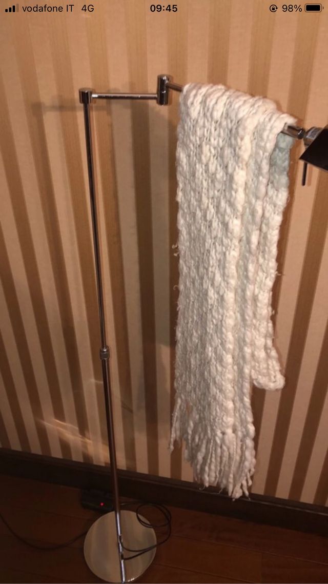 Lunghissima sciarpa di lana bianca grossa