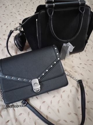 Bolsos negros Parfoit y Zara de segunda mano por 30 EUR en Barcelona en  WALLAPOP