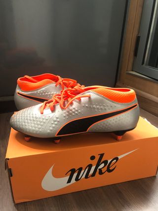 Bota de fútbol Puma One con tacos de aluminio de segunda mano por 110 EUR  en Valencia en WALLAPOP