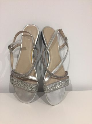 Sandalias color plata de Parfois de segunda mano por 5 EUR en Valencia en  WALLAPOP