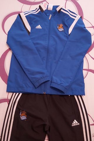 Chándal infantil de la Real Sociedad de segunda mano por 25 EUR en  Donostia-San Sebastián en WALLAPOP