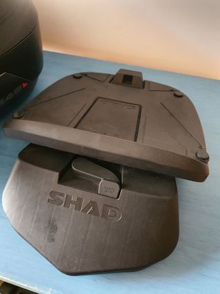 Baul shad sh48 + soporte z750 de segunda mano por 130 EUR en Son Servera en  WALLAPOP