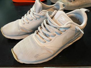 Zapatillas Nike “Air Max Tavas” hombre Talla 41 de segunda mano por 30 EUR  en Zaragoza en WALLAPOP
