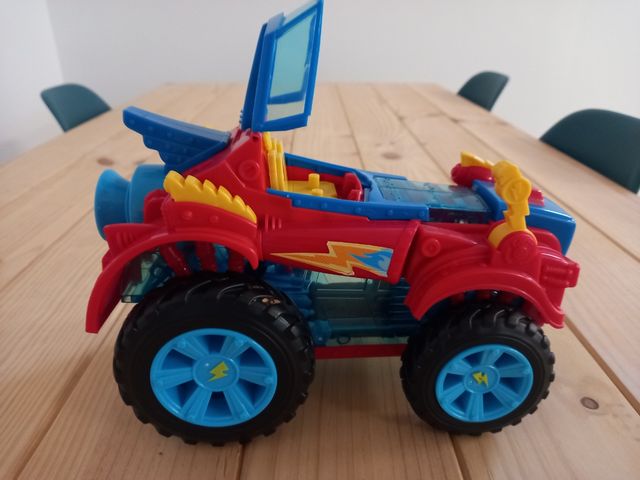 SUPER Zings RIVALS OF KABOOM