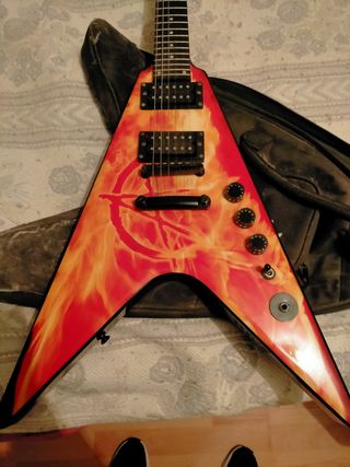 Guitarra eléctrica Flecha NO HAGO ENVIOS de segunda mano por 135 EUR en  Huesca en WALLAPOP