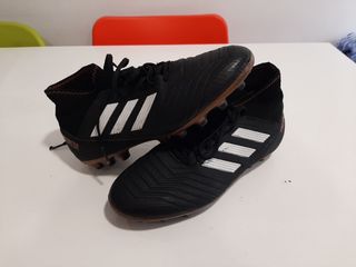 Zapatillas de fútbol Adidas Predator talla 39 1\\/2 de segunda mano por 25  EUR en Donostia-San Sebastián en WALLAPOP