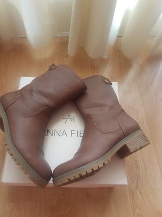 Bota Ana Fiel de zalando de segunda mano por 27 EUR en Madrid en WALLAPOP