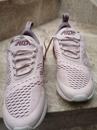 ZAPATILLAS NIKE AIR MAX 270 de segunda mano por 80 EUR en Porzuna en  WALLAPOP