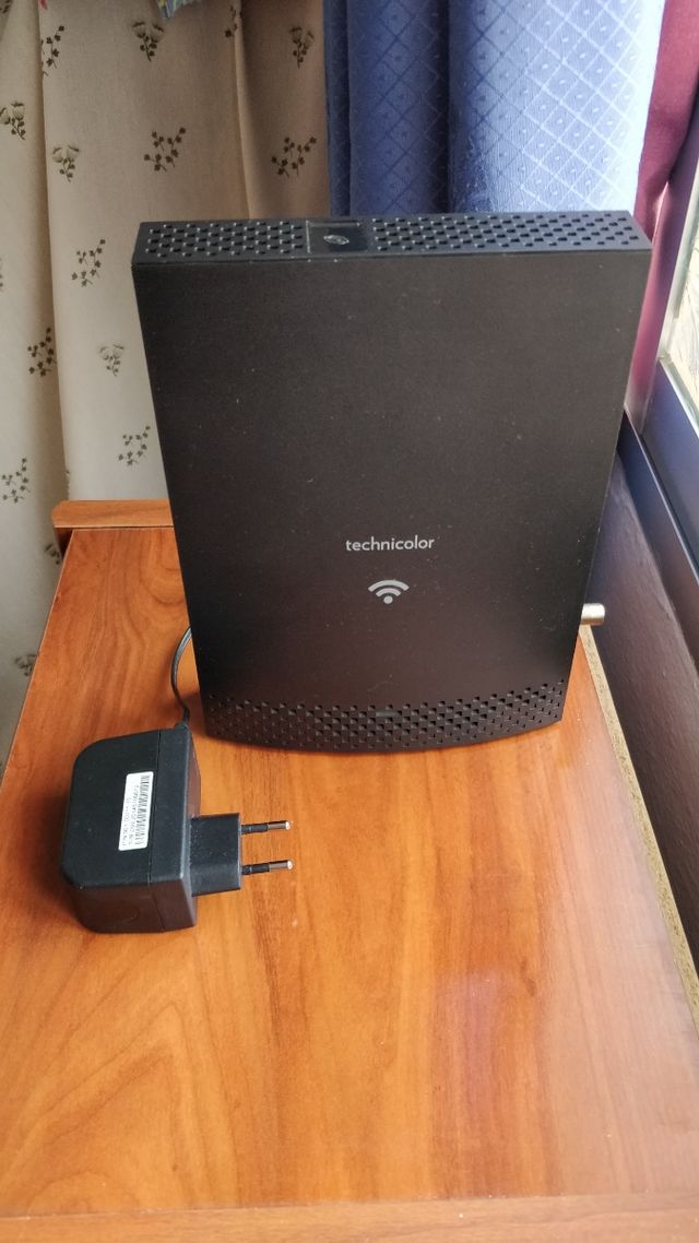 ROUTER DSL TECHNICOLOR MODELO TC7210